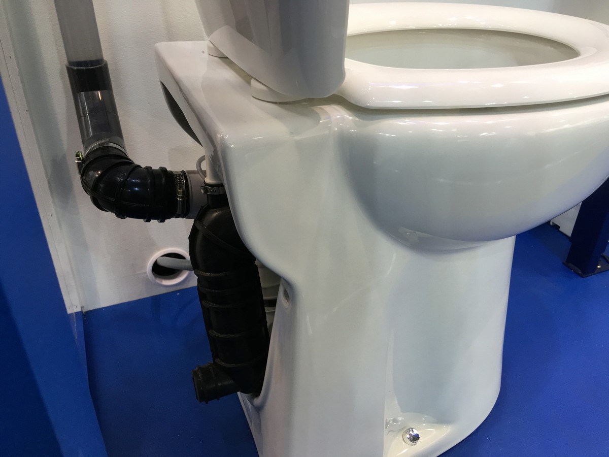 унитазы с насосом измельчителем